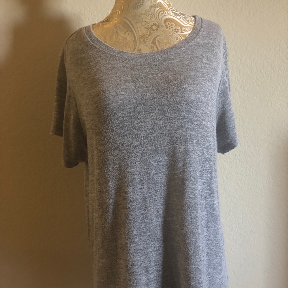 Cute simple shirt that can be dressed up or down